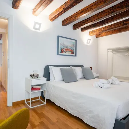 Ca' Laura - San Marco Canal View Apartment