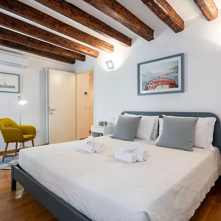 Apartment Ca' Laura - San Marco Canal View
