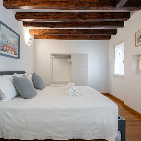 Apartment Ca' Laura - San Marco Canal View Venice