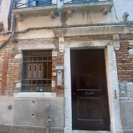 Ca' Laura - San Marco Canal View Apartment
