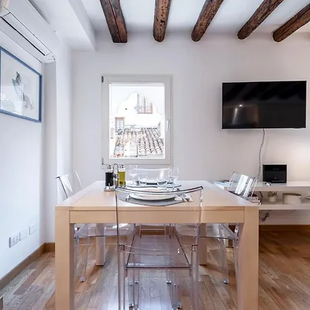 Ca' Laura - San Marco Canal View Apartment Venice